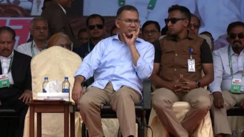 বরিশালের জনসভা মঞ্চে তারেক রহমান